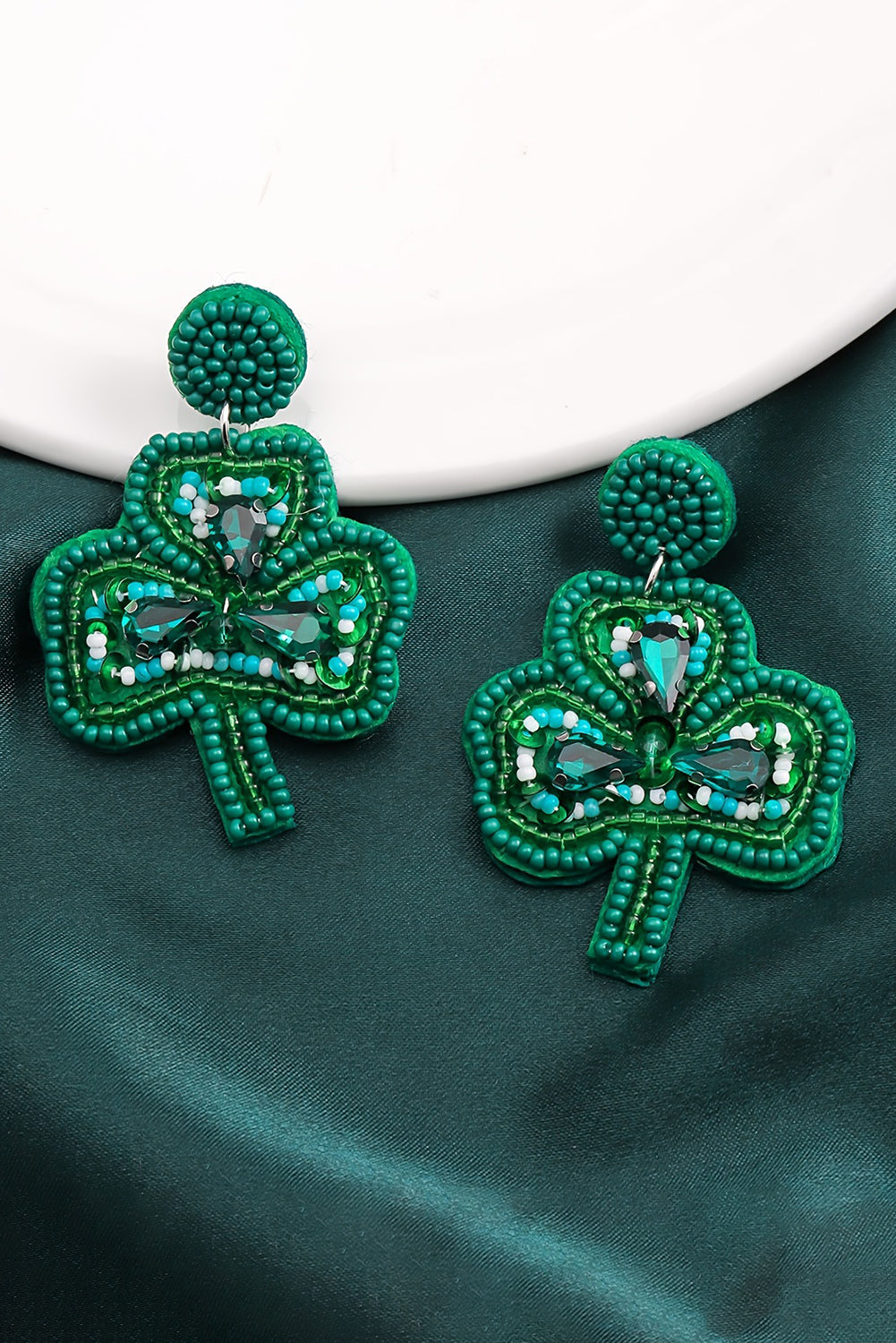 Pendientes de cuentas de color verde de St Patrick Blackish St.