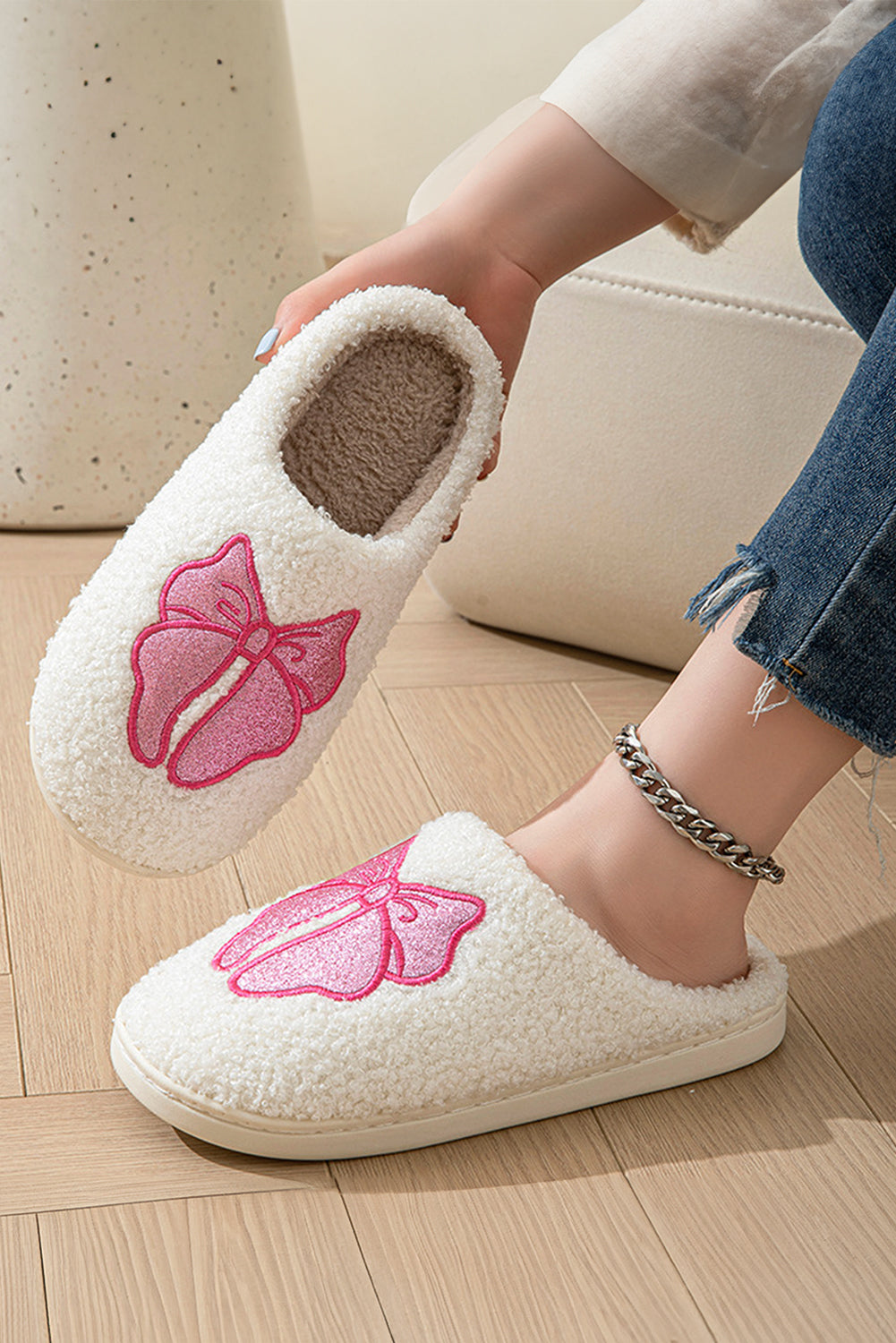 Zapatillas de peluche de patrón de bowknot blanco lindo blanco