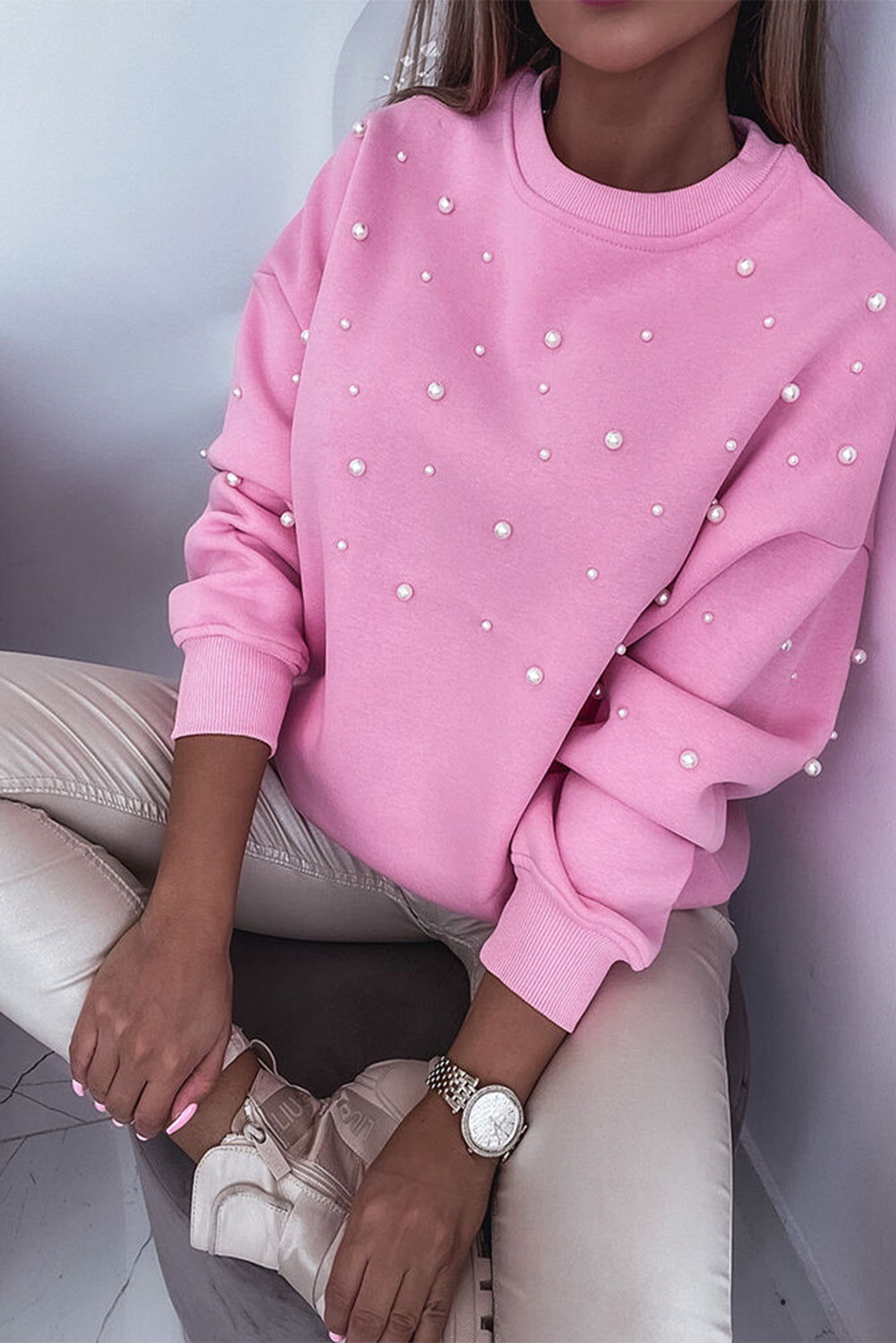 Rosa Sweatshirt mit Rundhalsausschnitt und geripptem Muster und Perlendekor in Kontrastfarbe