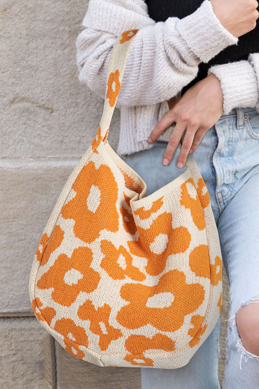 Senfgelbe große gestrickte Schultertasche mit Blumenmuster im 60er-Stil