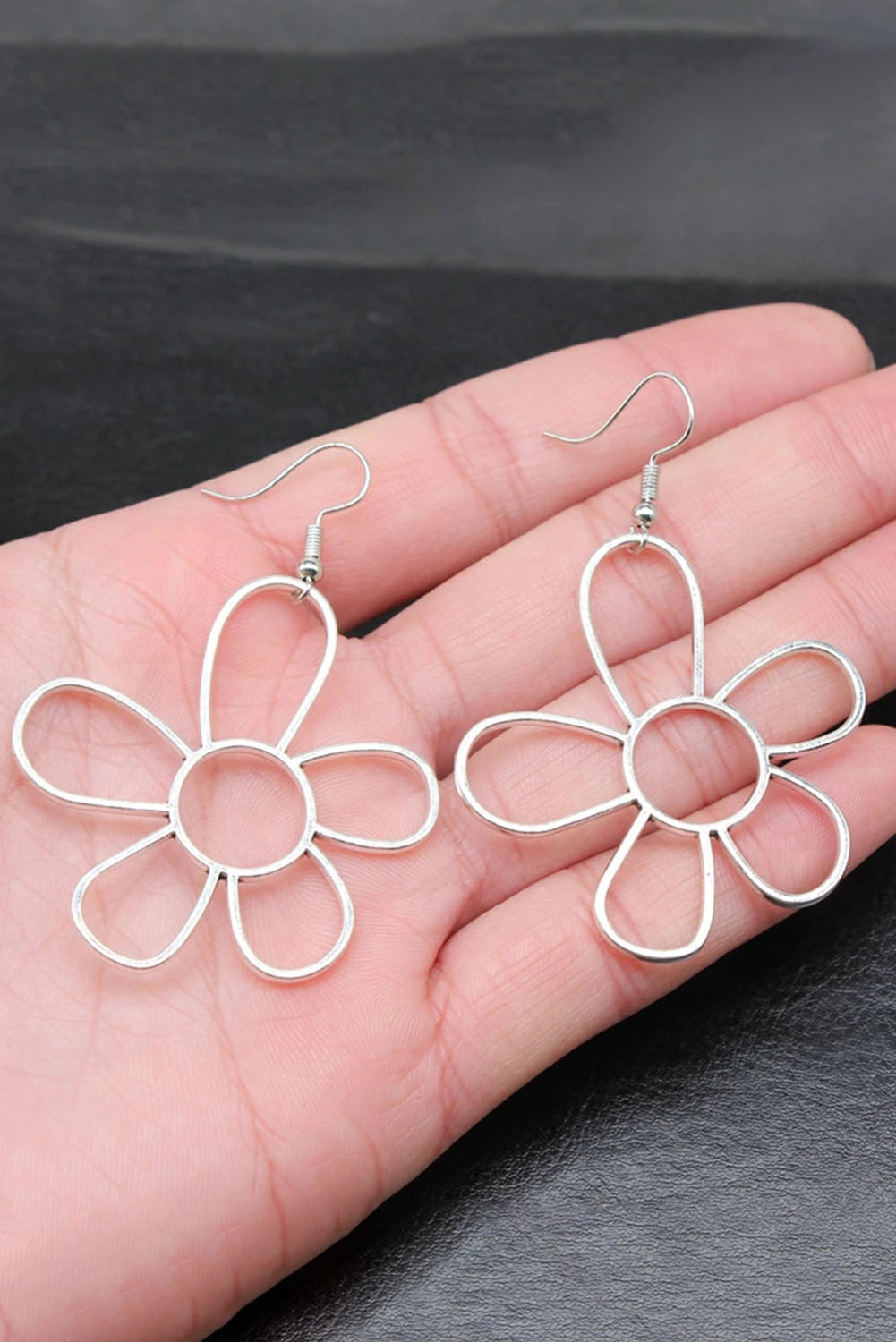 Boucles d'oreilles à crochet à fleurs creux en alliage argenté pour les femmes