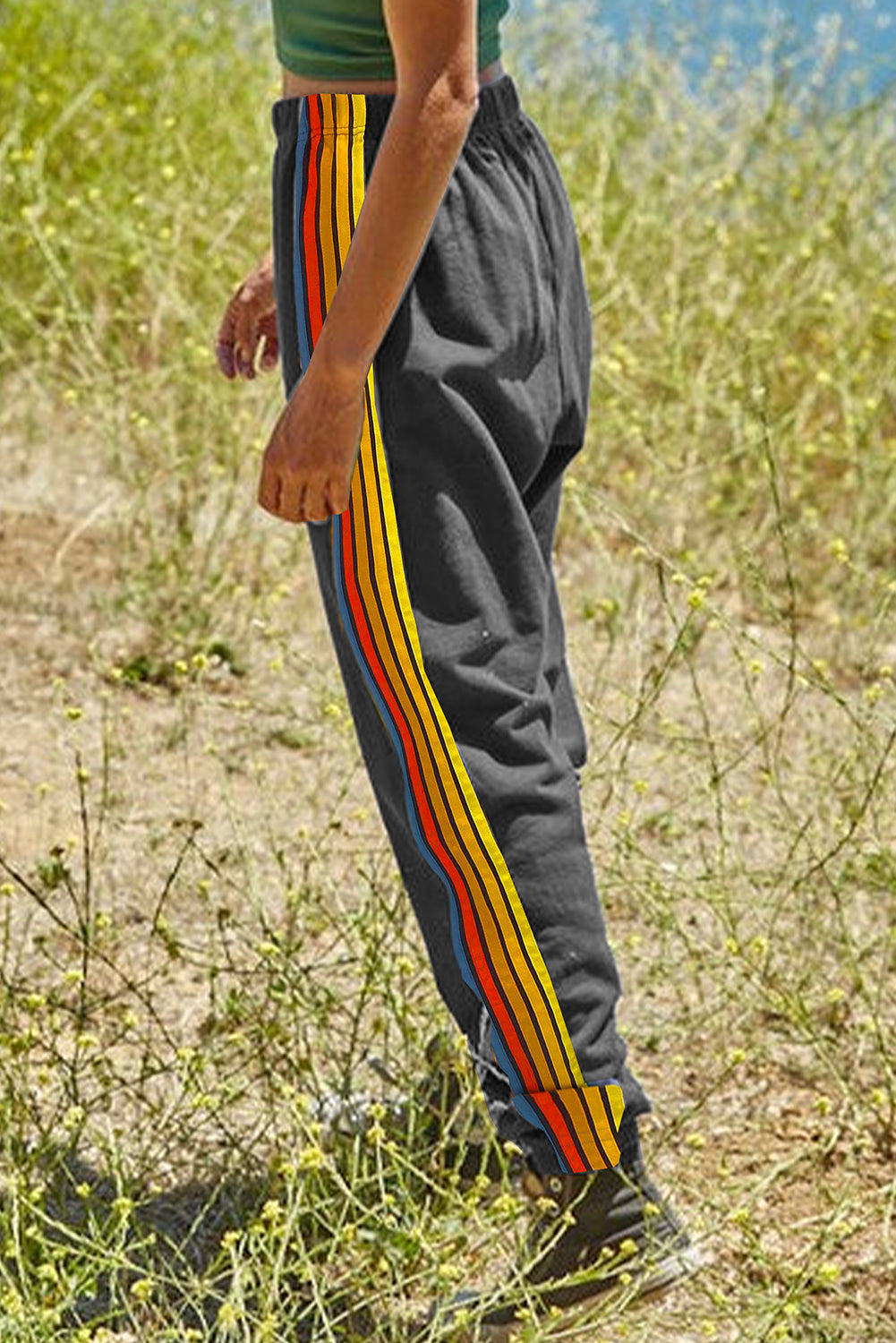 Pantalon de jogger à rayures arc-en-ciel gris foncé