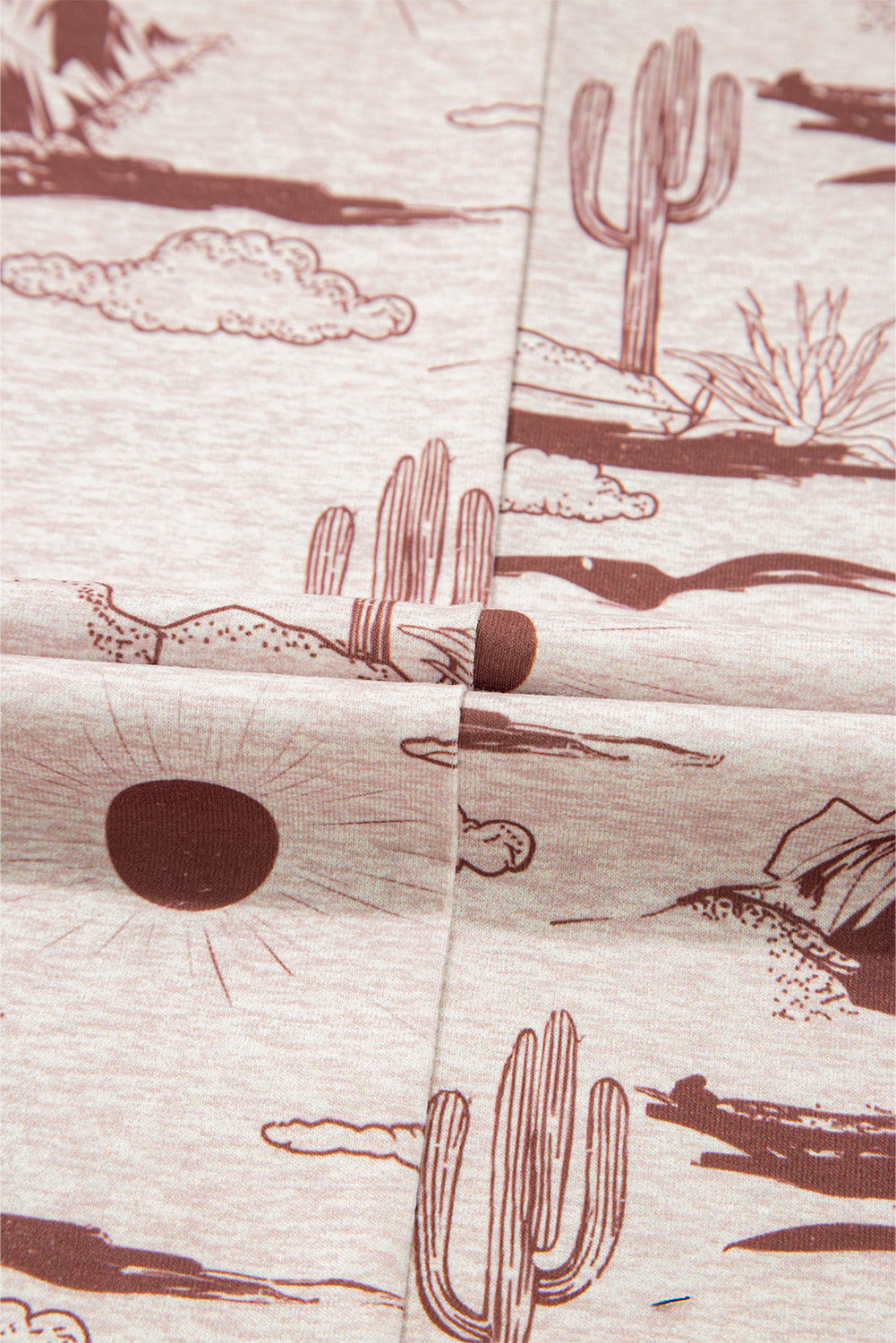 Tee de manga corta de estampado de arena del desierto de verano marrón