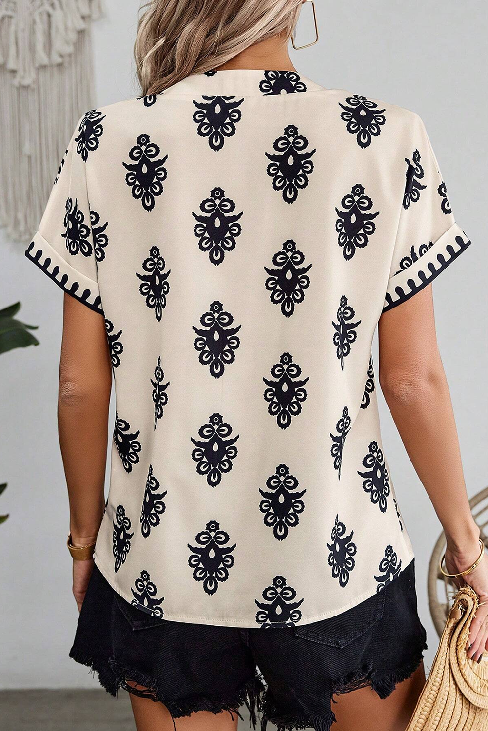 Blusa de cuello con manga corta de estampado geométrico V