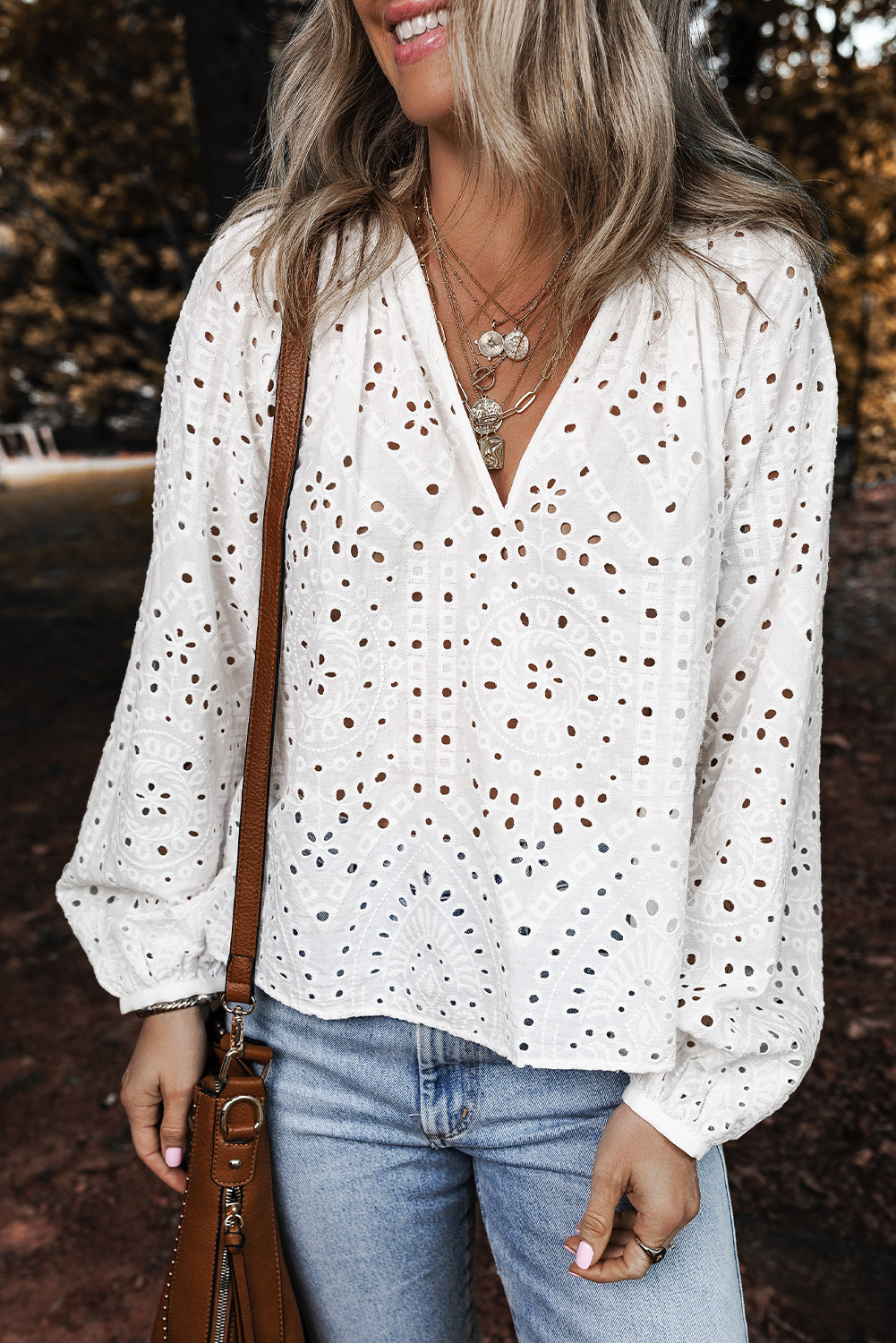 Blouse à manches bouffées brodées à œillet blanc