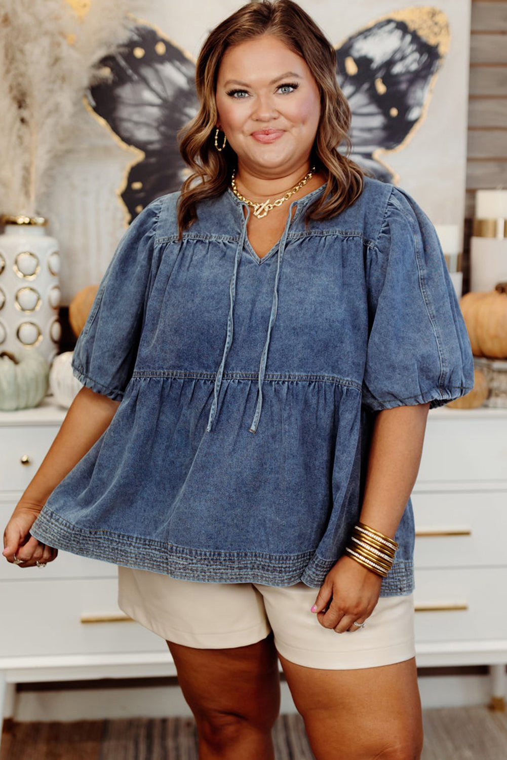 Sail Blue Plus Size Jeansbluse mit V-Ausschnitt und Puffärmeln und Bindeband