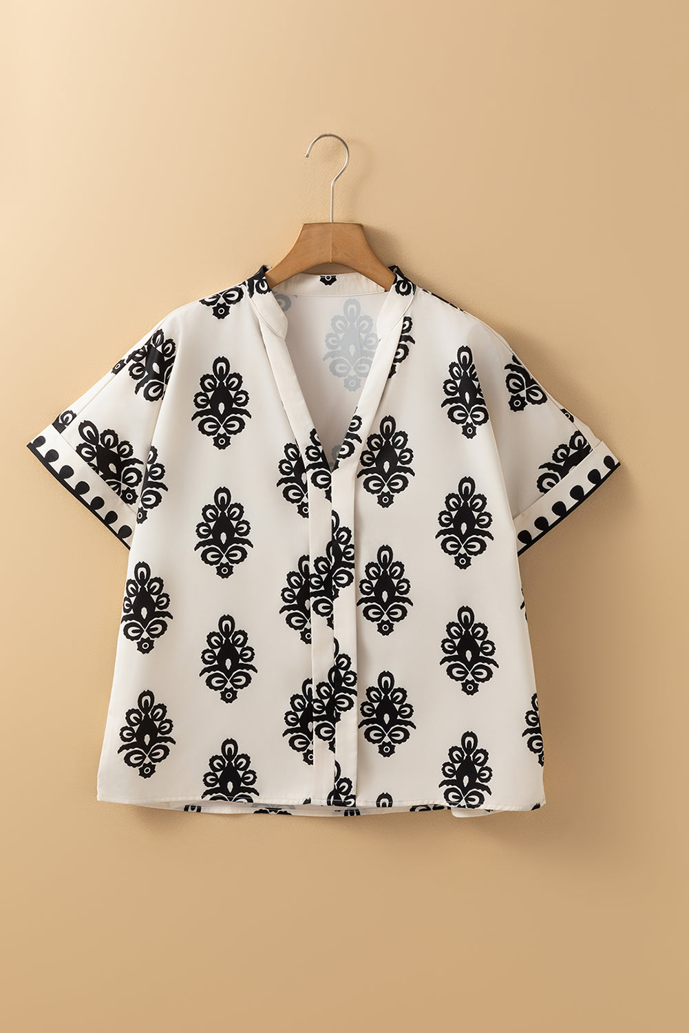 Blouse de cou à manches courtes à imprimé géométrique noir