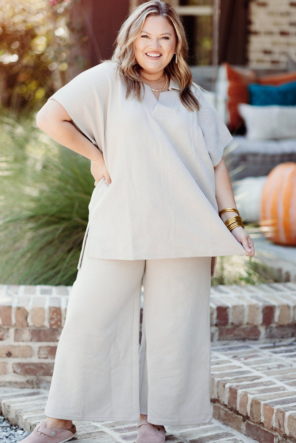 Conjunto de pantalones con cuello y lápiz con cordón de talla grande de tamaño beige