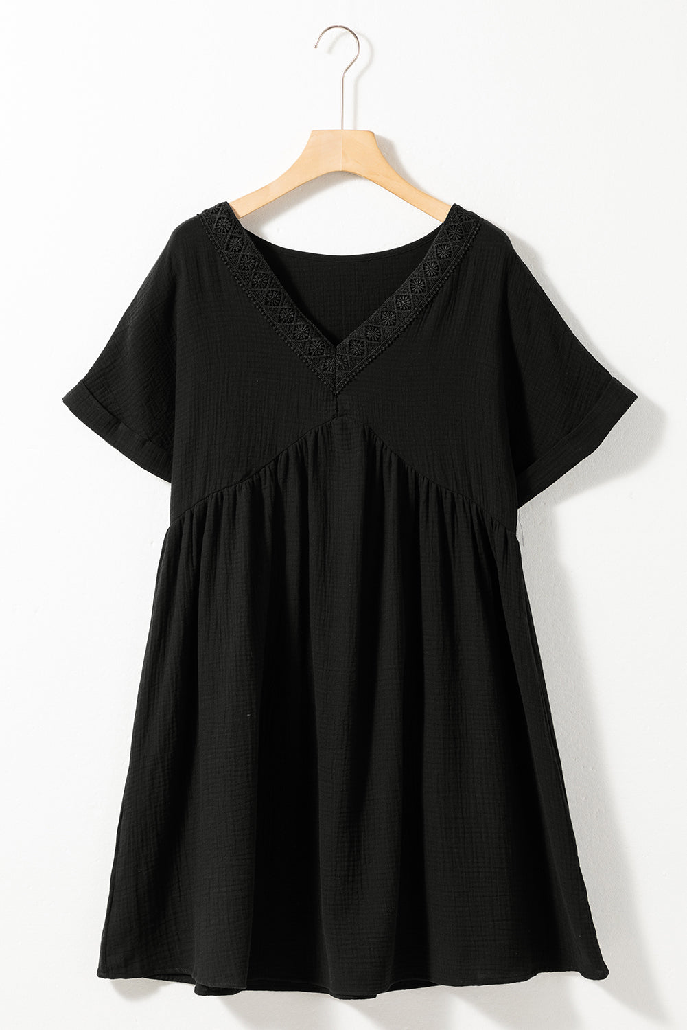 Black plié à manches courtes en dentelle en V Mini robe