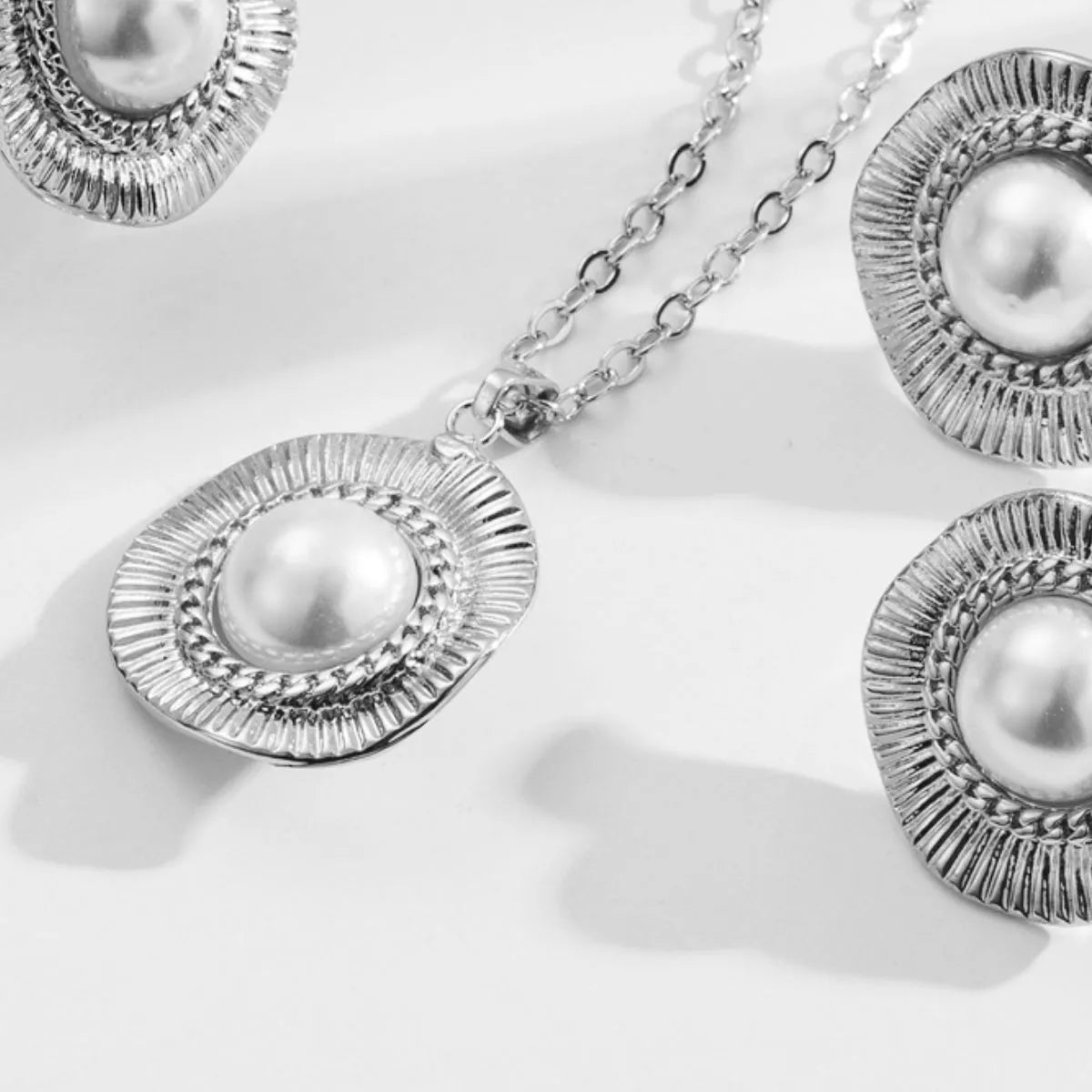 Alloy Pearl Pendant Necklace - MAD RUFFI