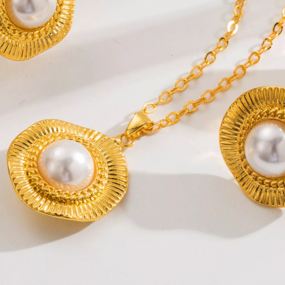 Alloy Pearl Pendant Necklace - MAD RUFFI
