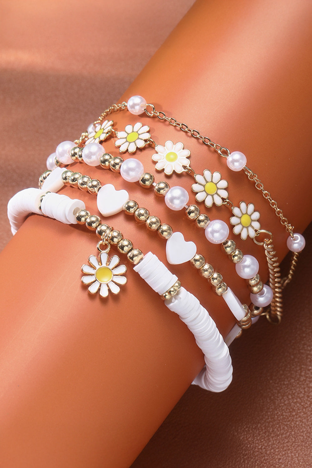 White Daisy Decor Beaded Bracelet for Elegant Style