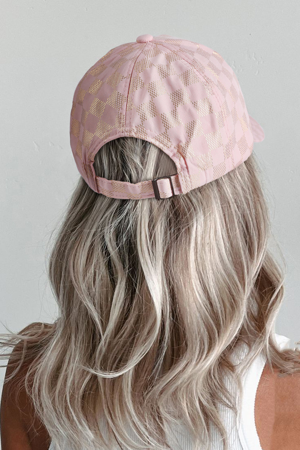 Gorra de béisbol a cuadros de color rosa claro