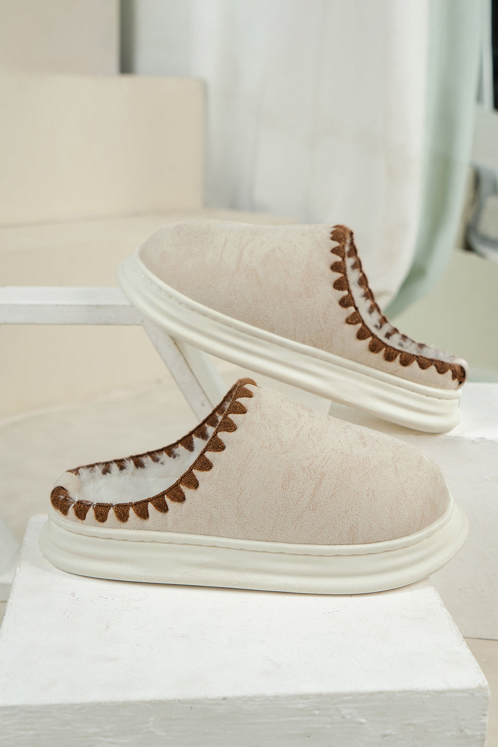 Zapatillas caseras con fayas de peluche de suela gruesa beige