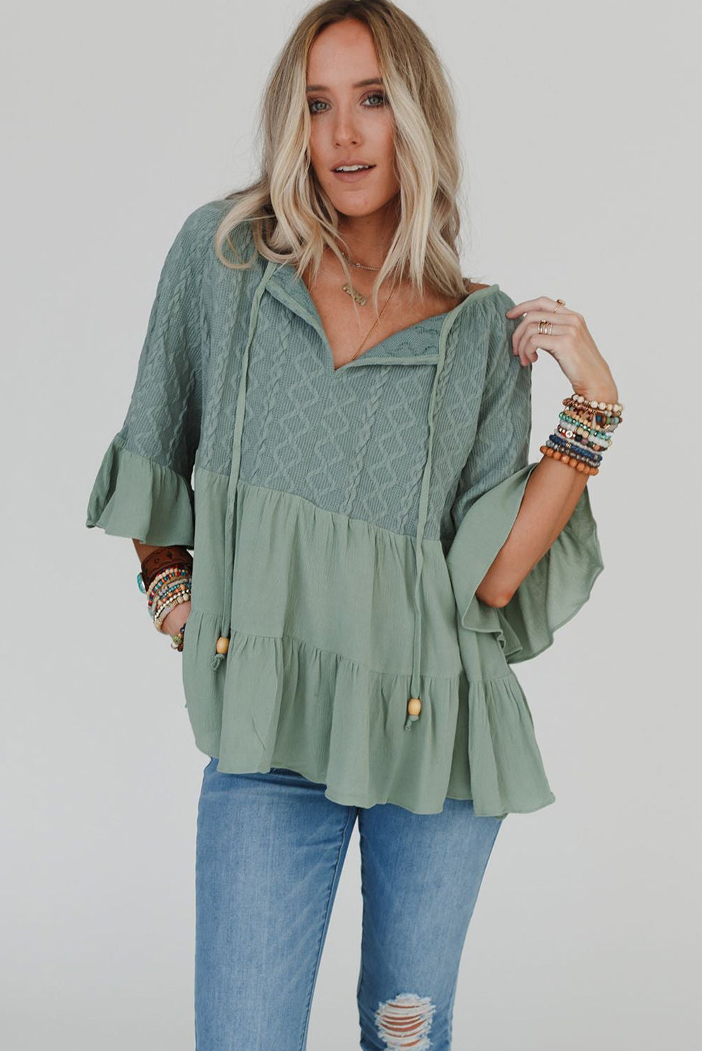 Laurel Green – Patchwork-Bluse mit Rüschen und Krawatte und Schlitz am Ausschnitt