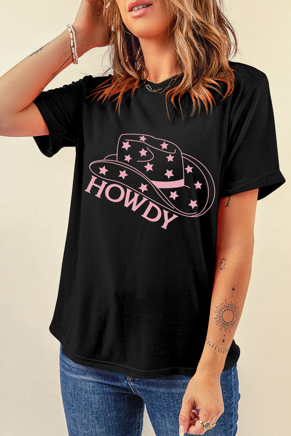 Black Hat Shape & Star HOWDY Graphic T Shirt - MAD RUFFI