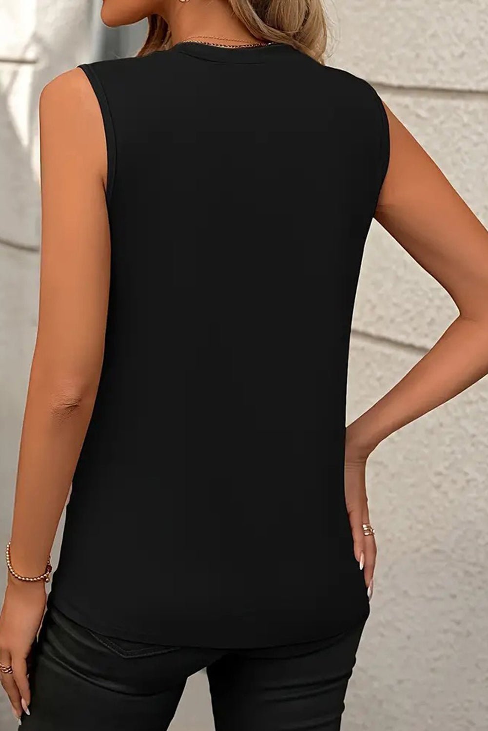 Black Solid Color Crew Neck Pleated Sleeveless Top - MAD RUFFI