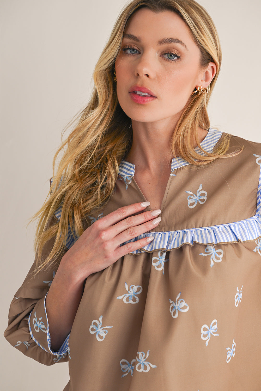 Brown Bow Print V Neck Puff Sleeve Blouse - MAD RUFFI