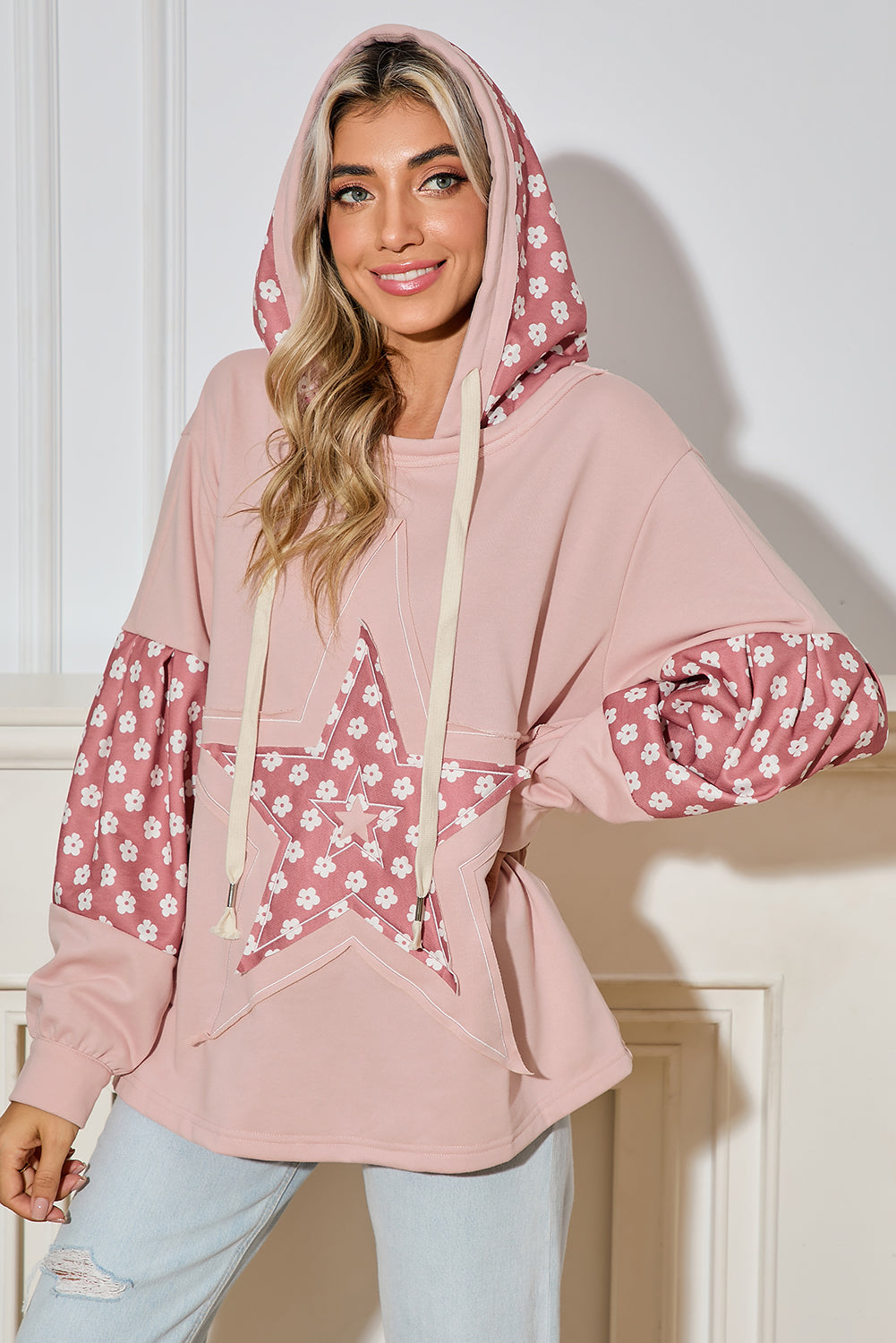 Delicacy Hoodie mit Blumen-Patchwork und Sternmuster und Kordelzug