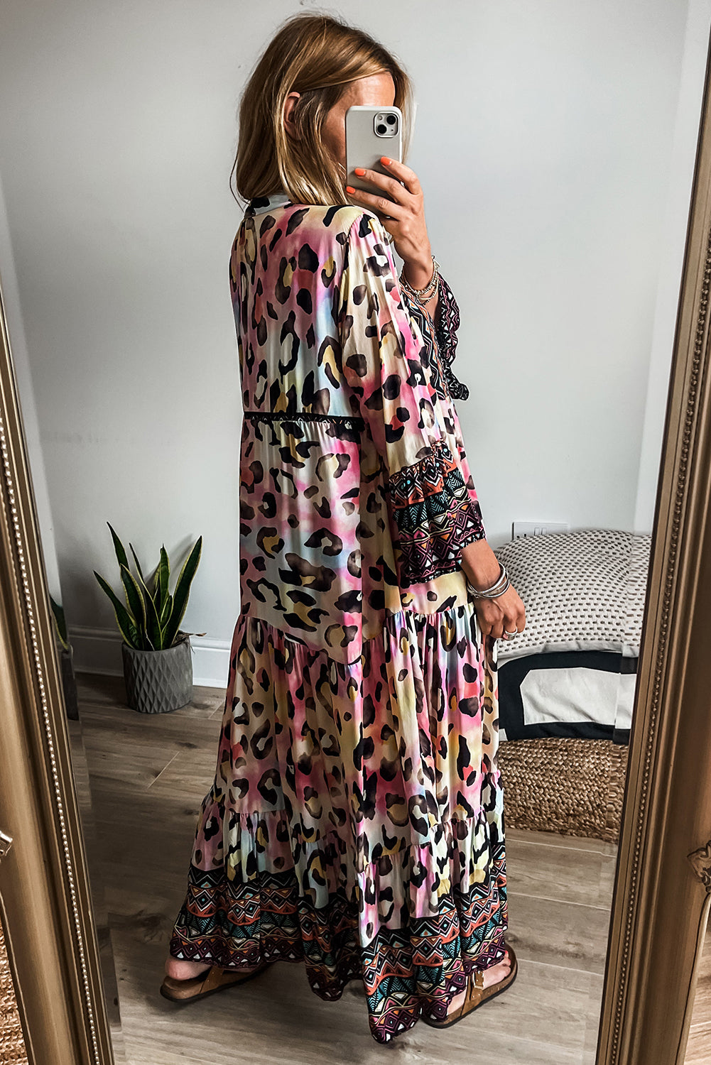 Robe maxi à imprimé léopard rose féroce avec manches 3/4