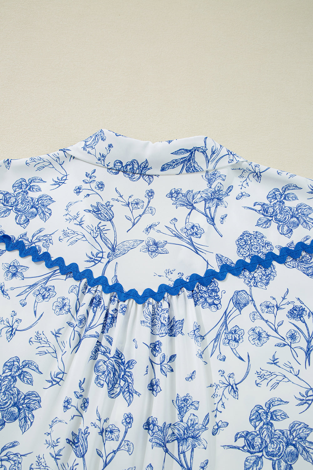 Vestido mini de talla grande con cuello con cuello floral azul cielo