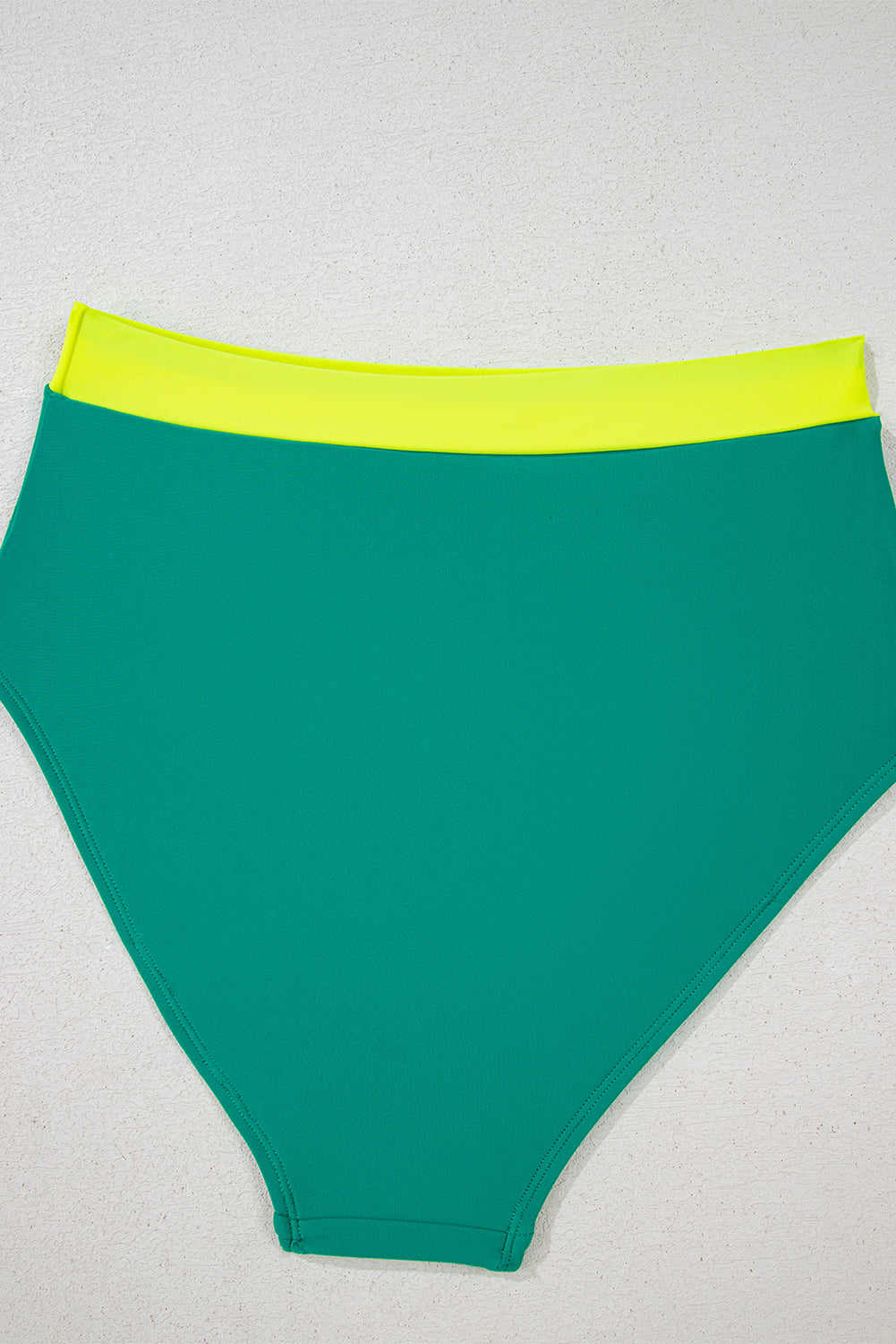 Seegrüner Bikini mit hoher Taille und Farbblockdesign und Kontrastbesatz