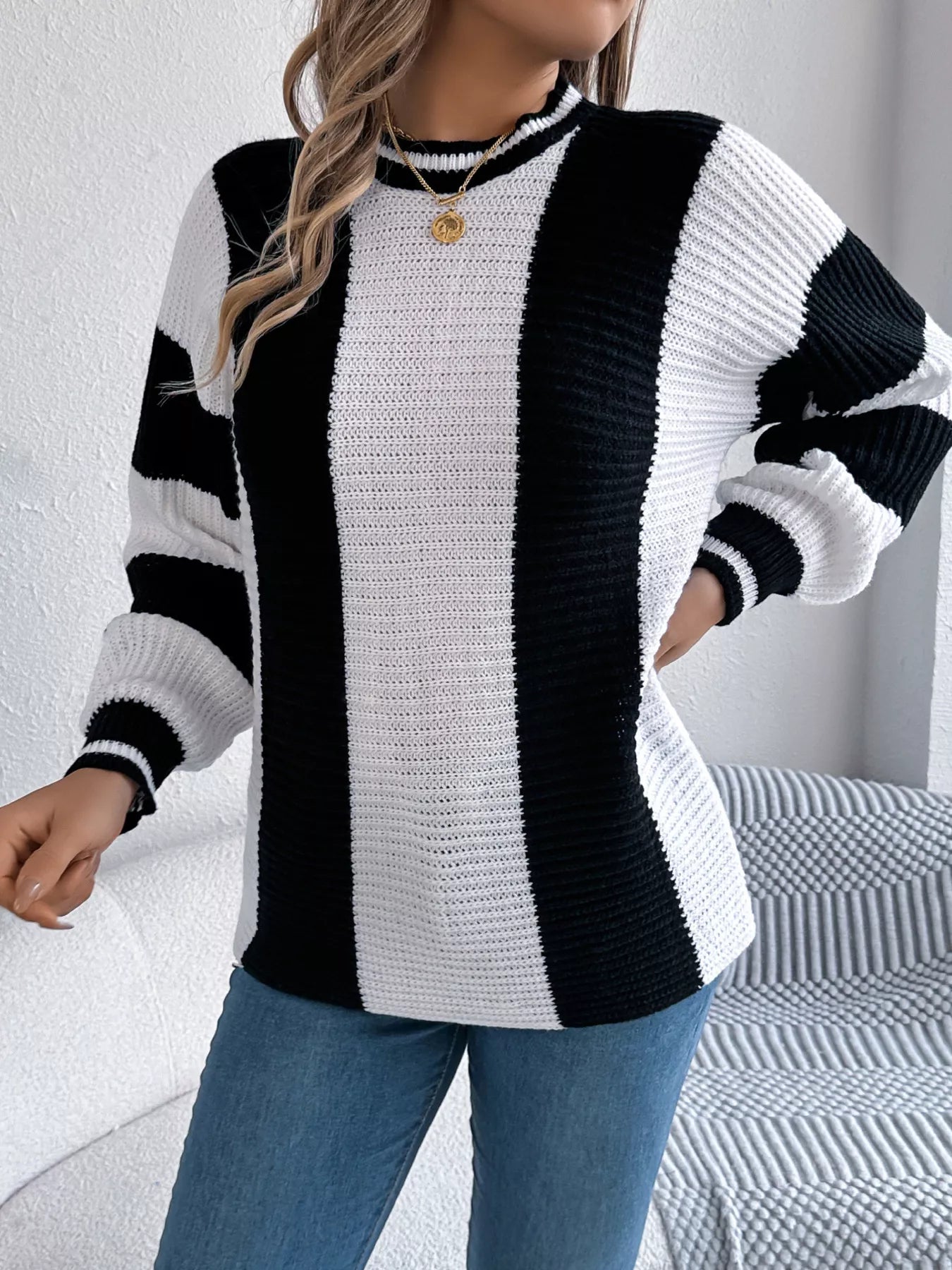 Color Block Round Neck Sweater - MAD RUFFI