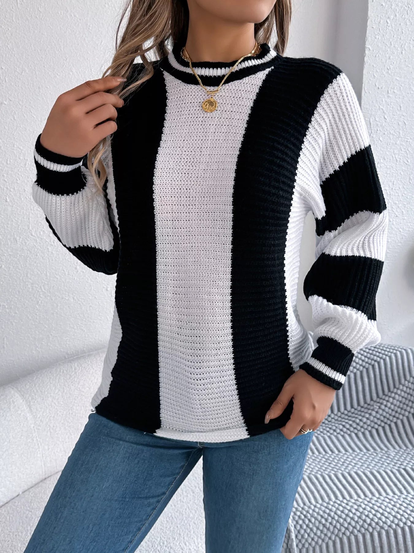Color Block Round Neck Sweater - MAD RUFFI