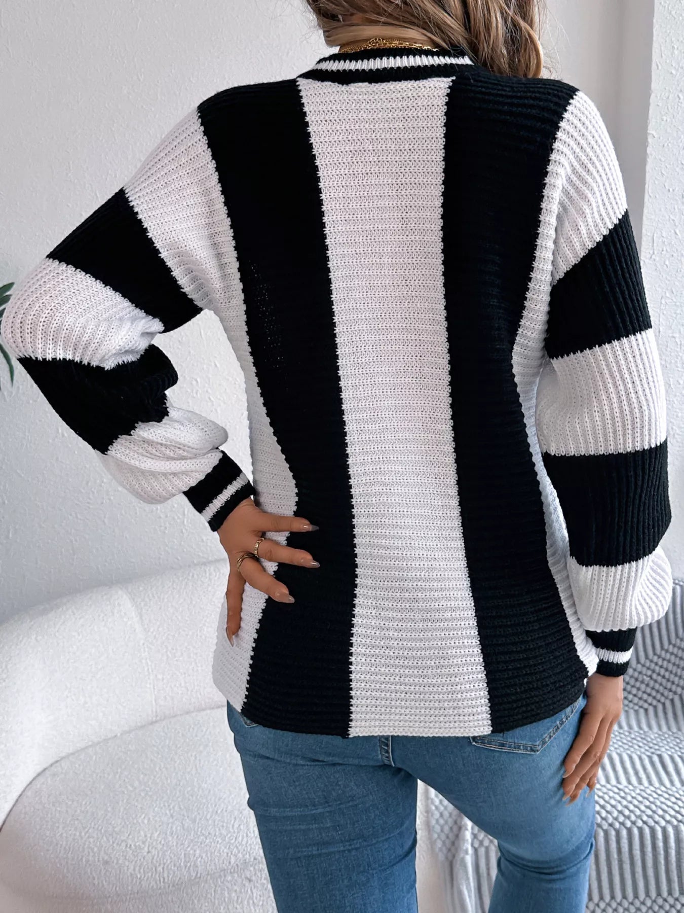Color Block Round Neck Sweater - MAD RUFFI
