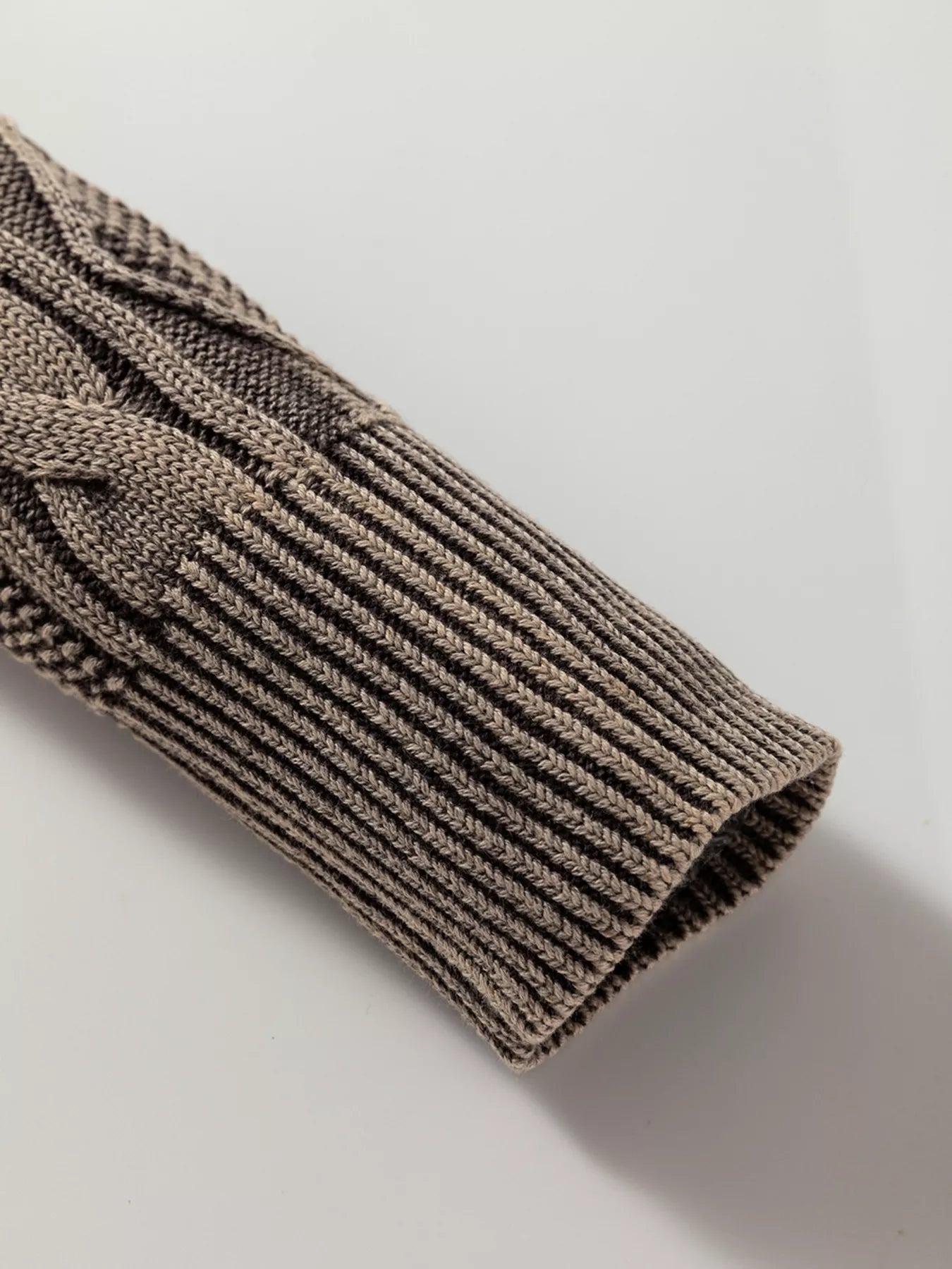 Contrast Cable Knit Sleeve Casual Sweater - MAD RUFFI