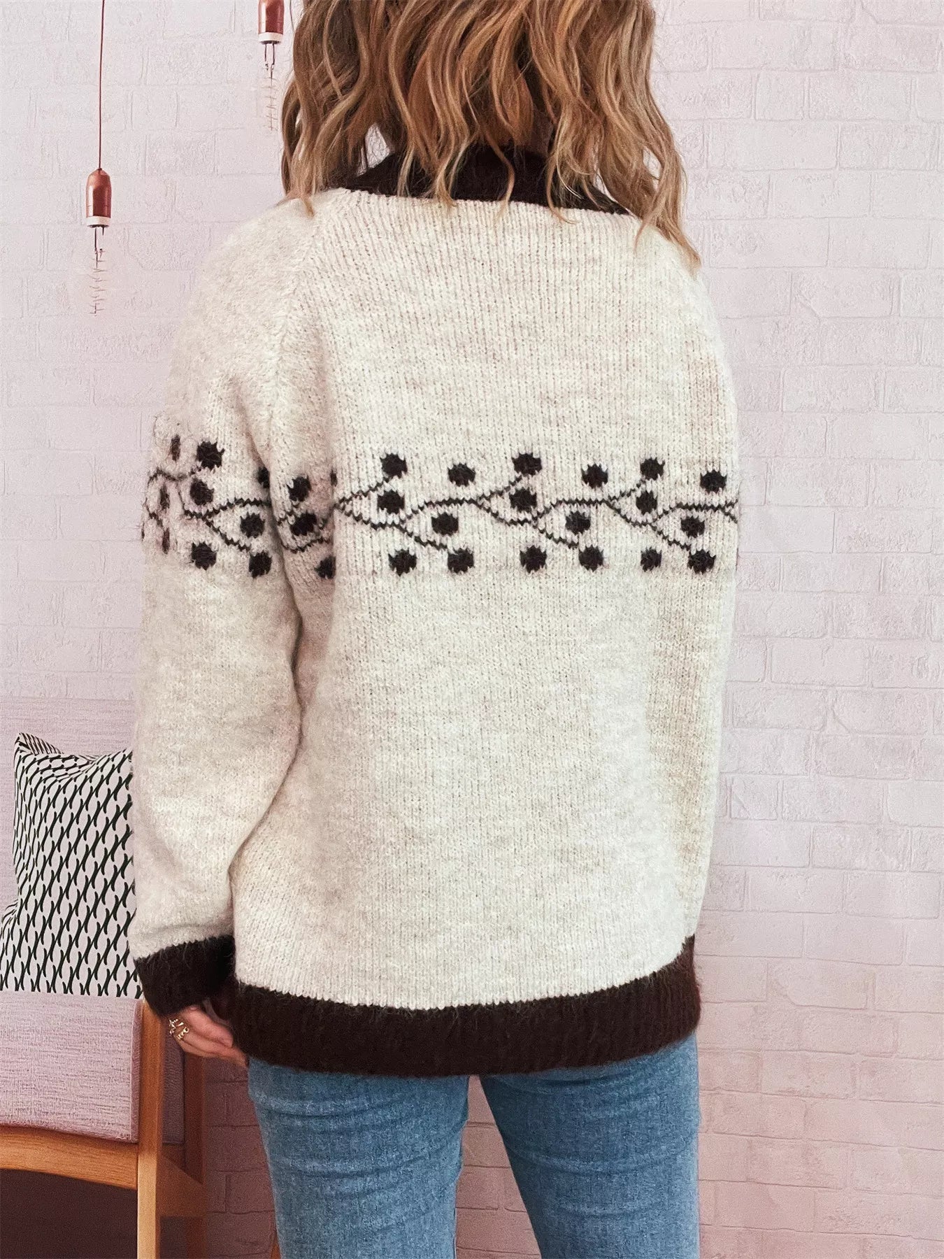 Contrast Hem Round Neck Sweater - MAD RUFFI