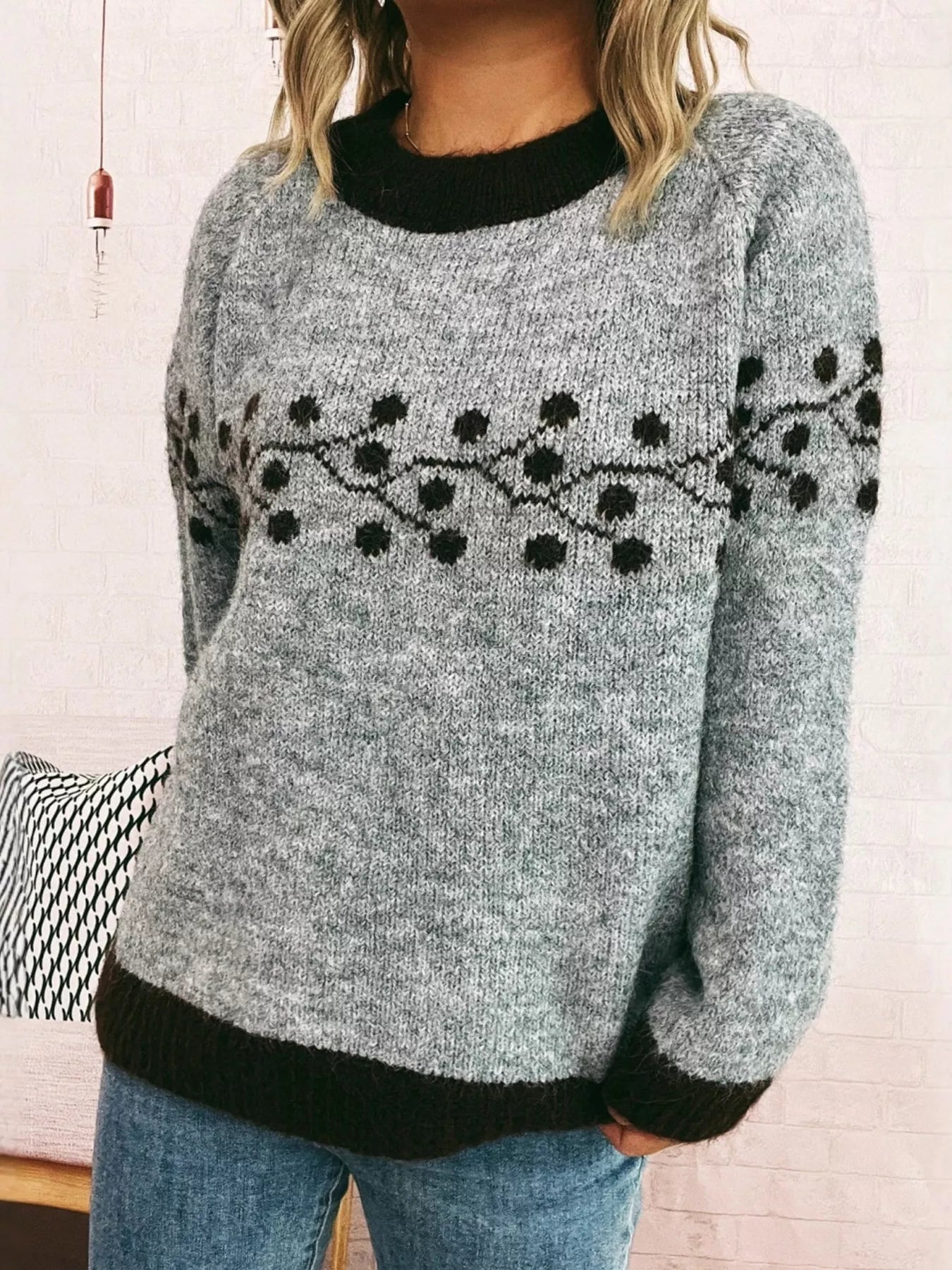 Contrast Hem Round Neck Sweater - MAD RUFFI