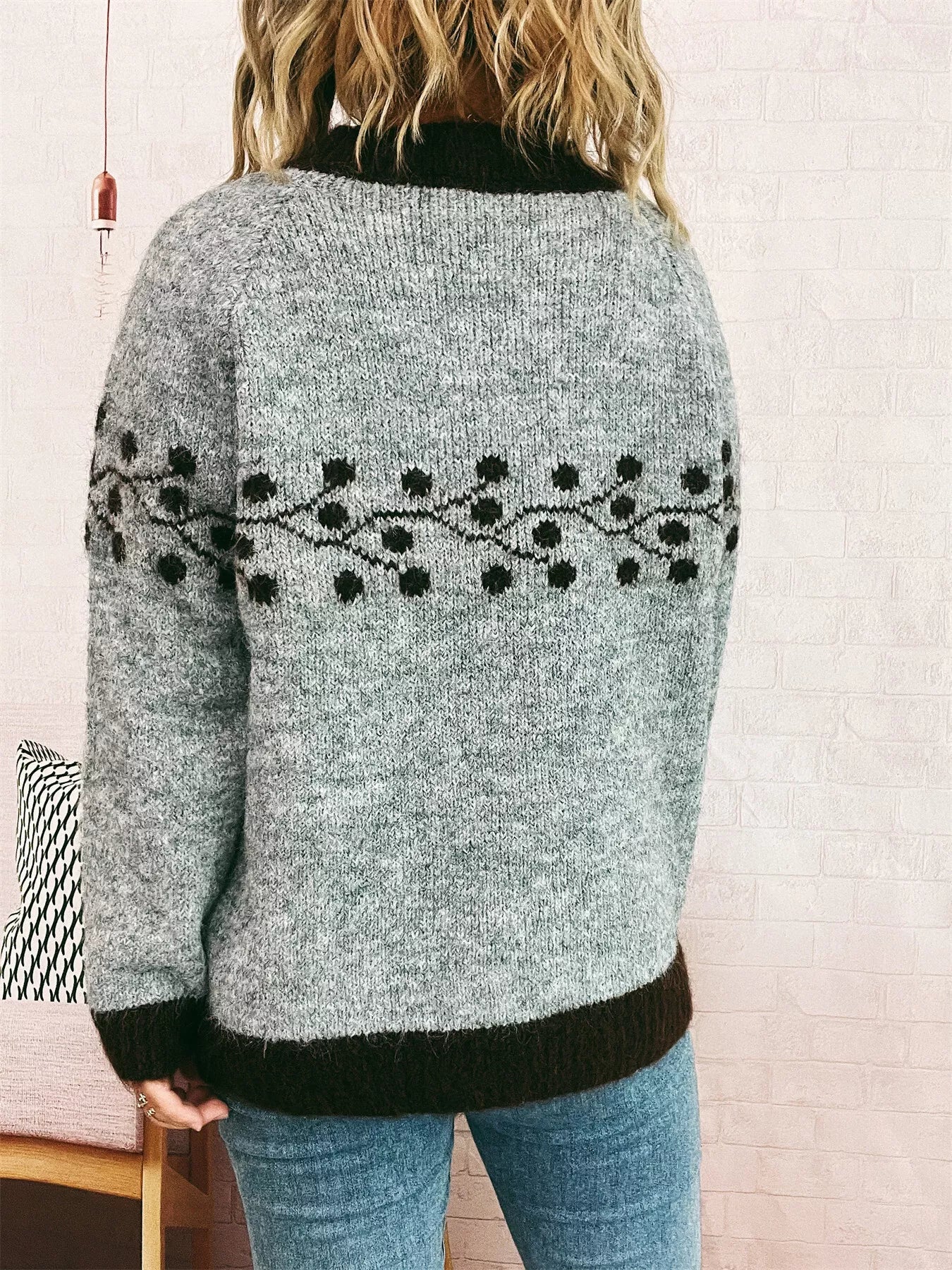 Contrast Hem Round Neck Sweater - MAD RUFFI