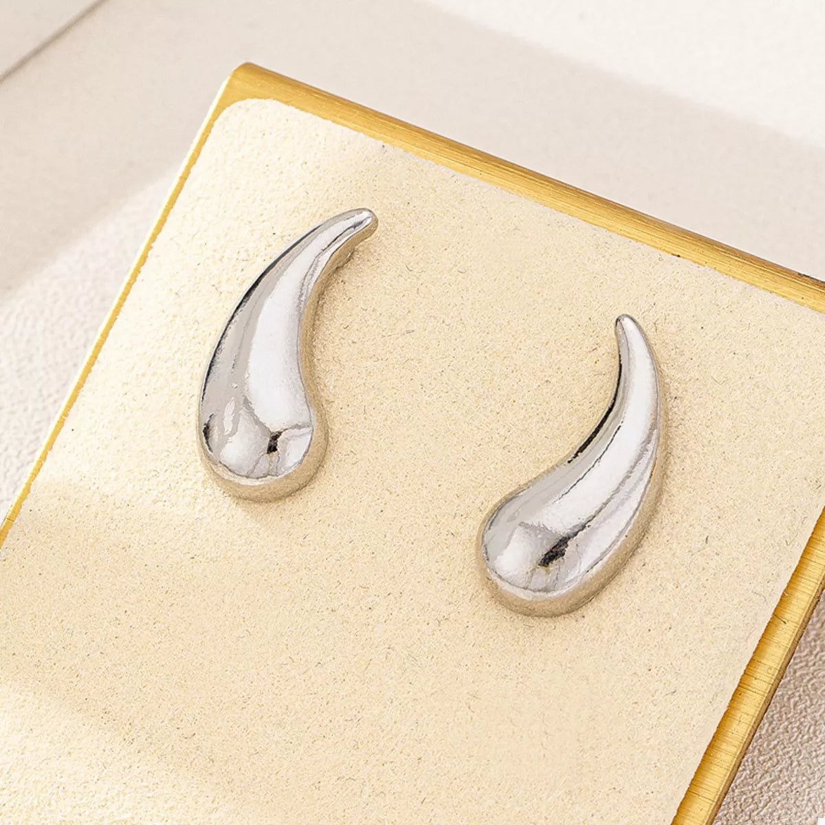 Curved Teardrop Stud Earrings - MAD RUFFI
