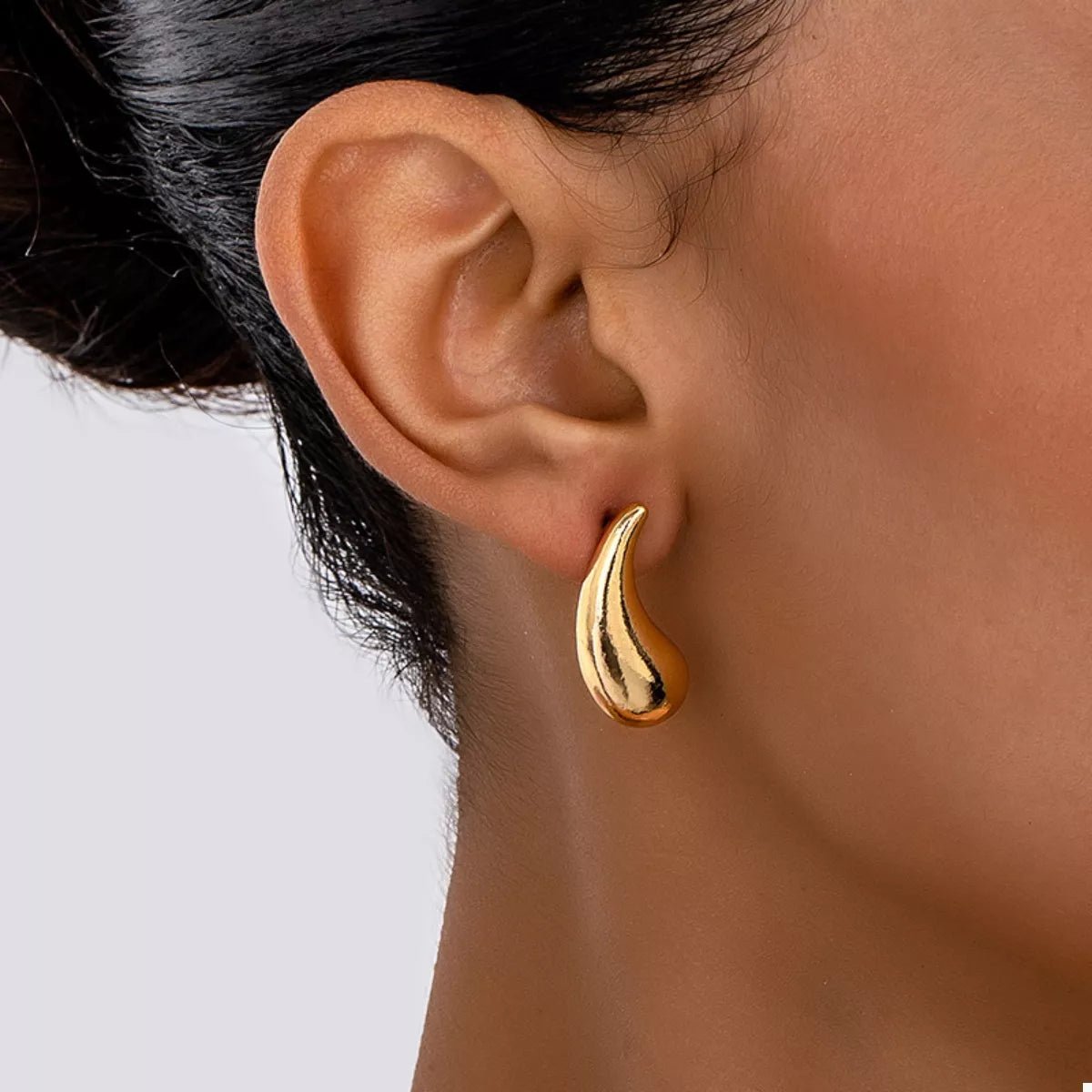 Curved Teardrop Stud Earrings - MAD RUFFI
