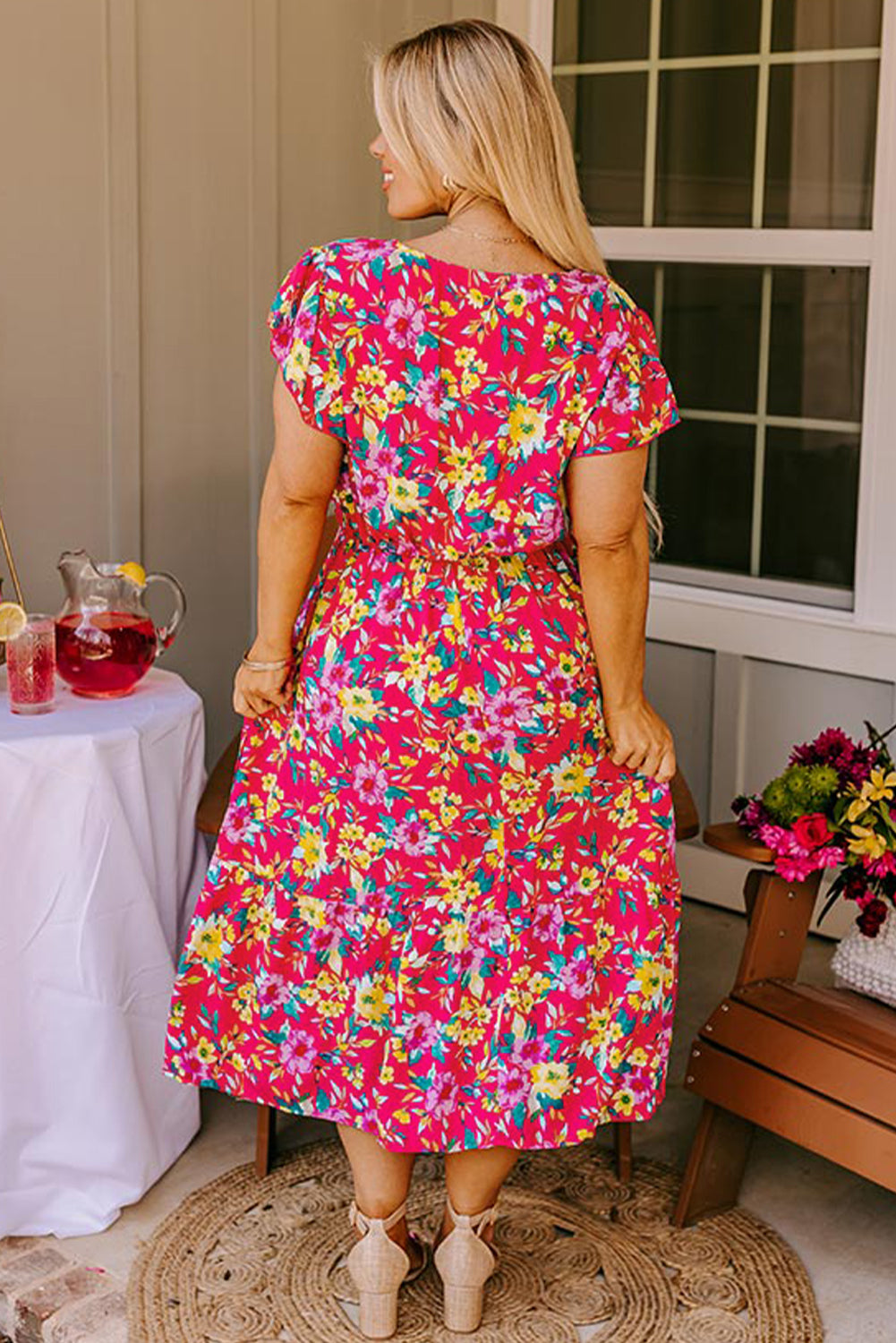 Vestido midi de talla grande con cuello de estampado floral rosa V