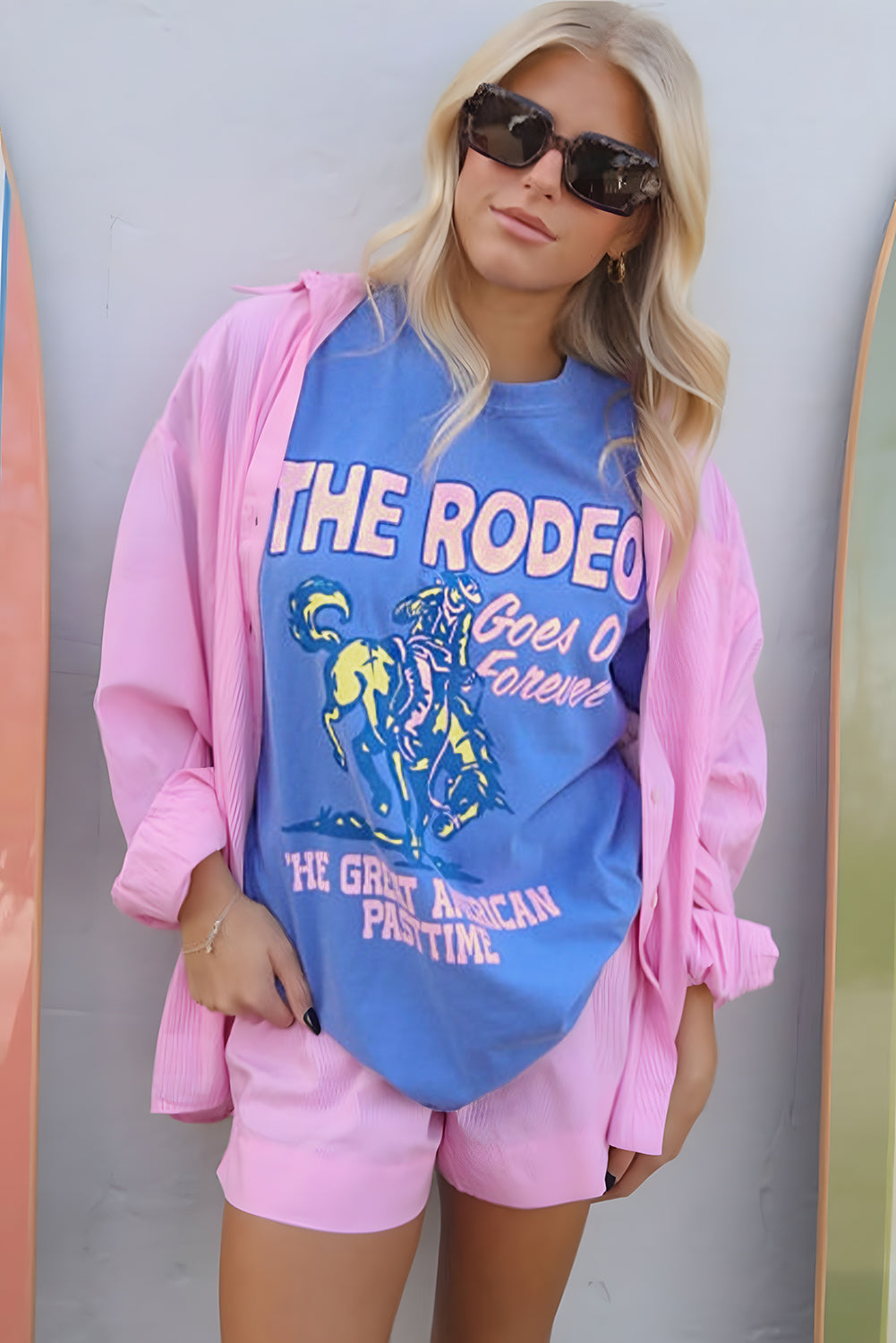 Camiseta gráfica de la letra del rodeo azul cielo