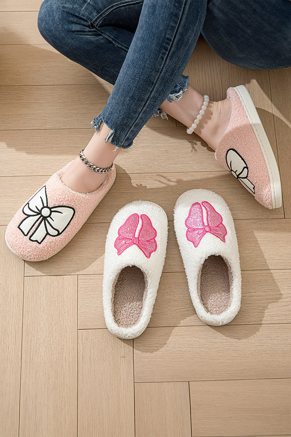 White Cute Bowknot Pattern Plush Slippers