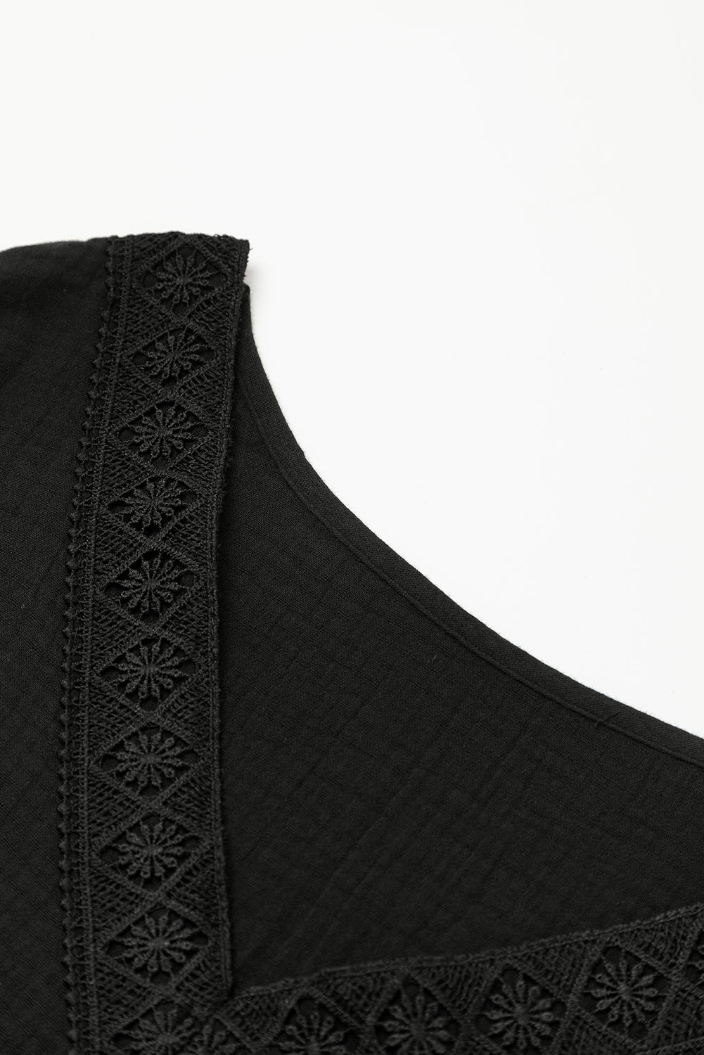 Black plié à manches courtes en dentelle en V Mini robe