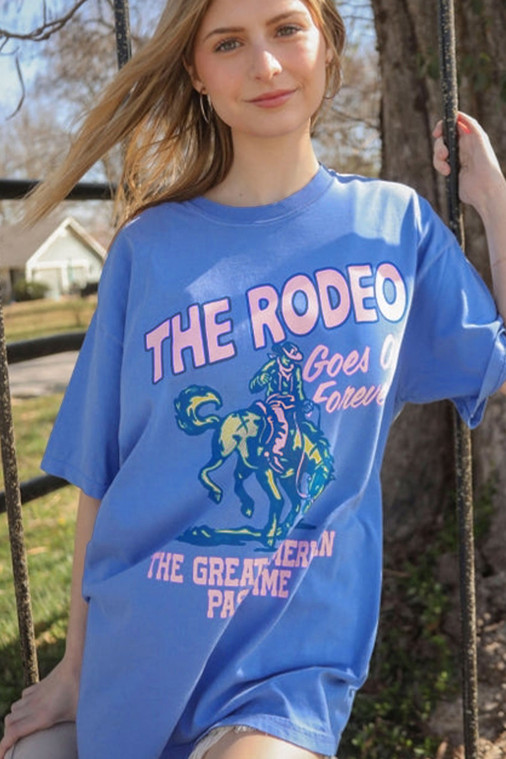 Camiseta gráfica de la letra del rodeo azul cielo