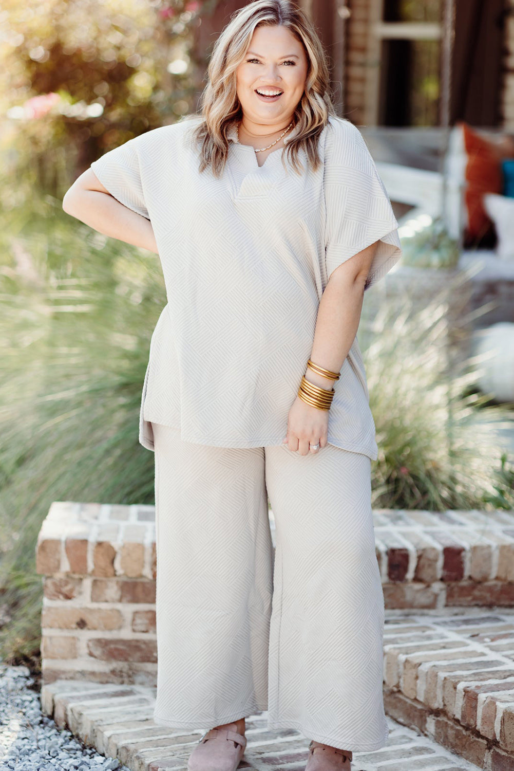 Conjunto de pantalones con cuello y lápiz con cordón de talla grande de tamaño beige