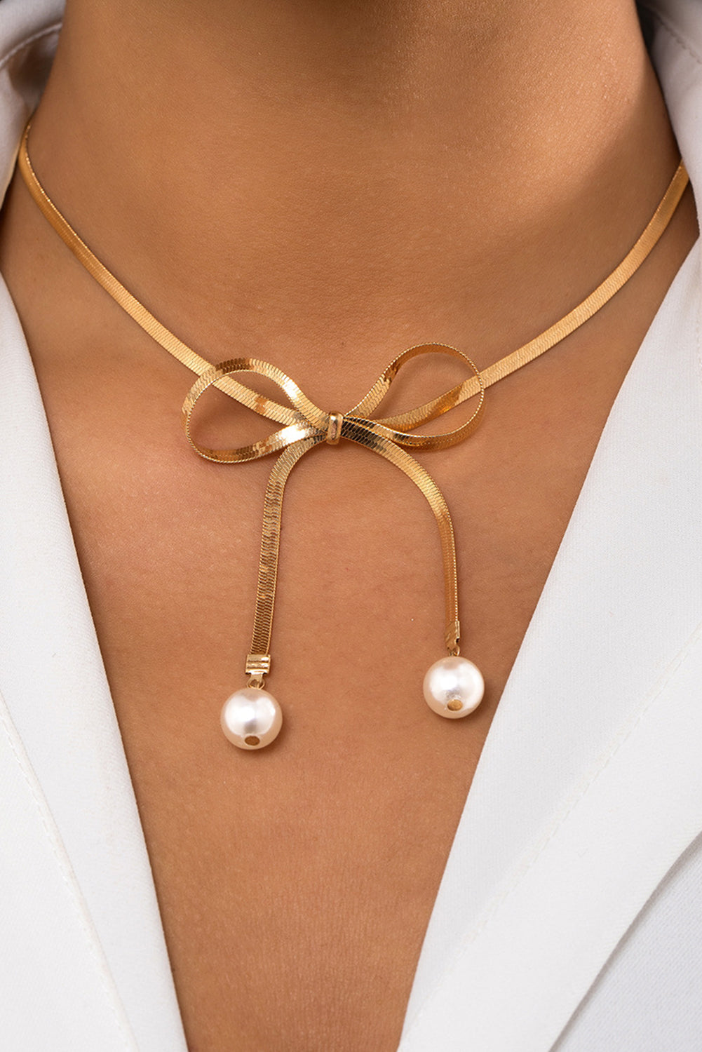 Gold Pearly Bow Collarbone Necklace for Elegant Style