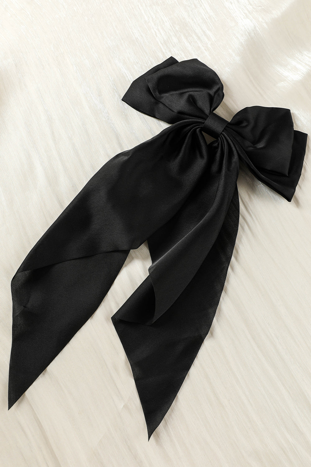 Schwarze, elegante, übergroße Haarspange aus Satin mit Schleife