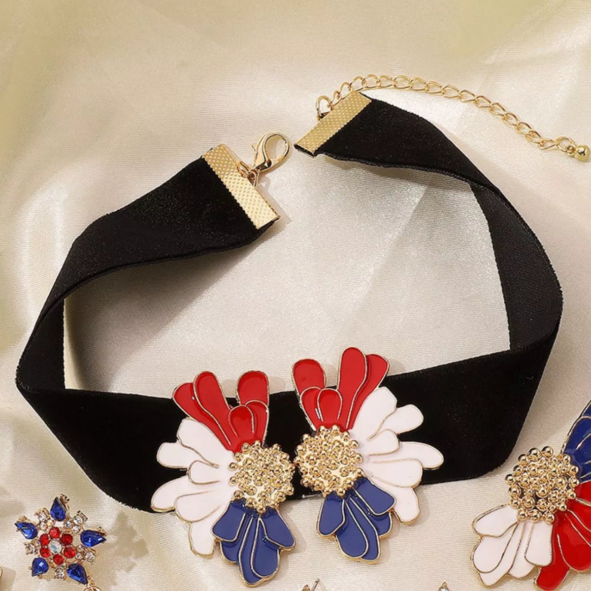 Floral Velvet Choker Necklace - MAD RUFFI