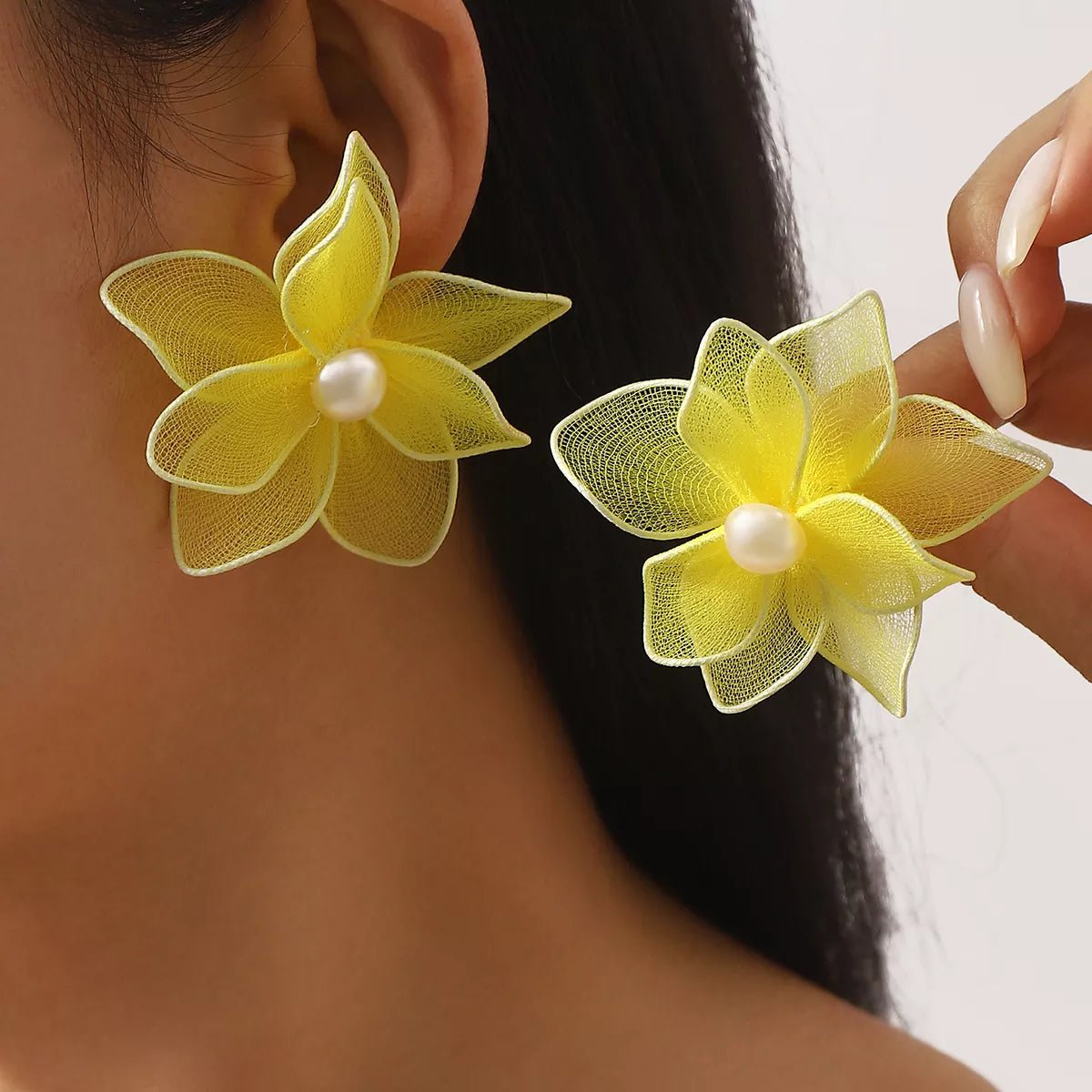 Flower Pearl Stud Earrings - MAD RUFFI