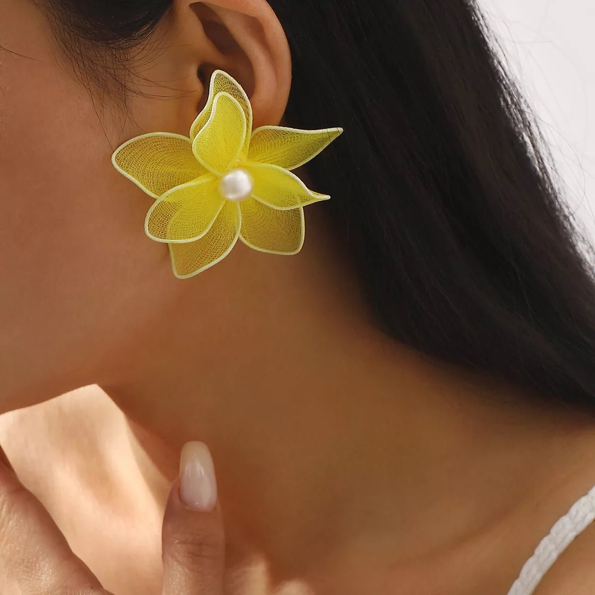 Flower Pearl Stud Earrings - MAD RUFFI