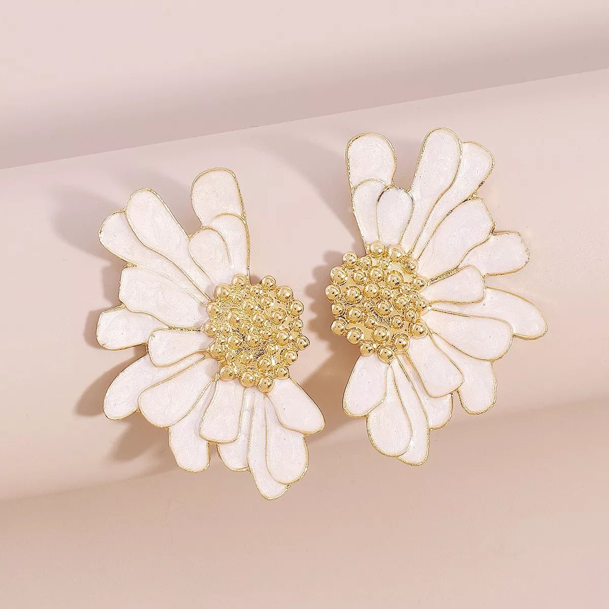 Flower Stud Earrings - MAD RUFFI