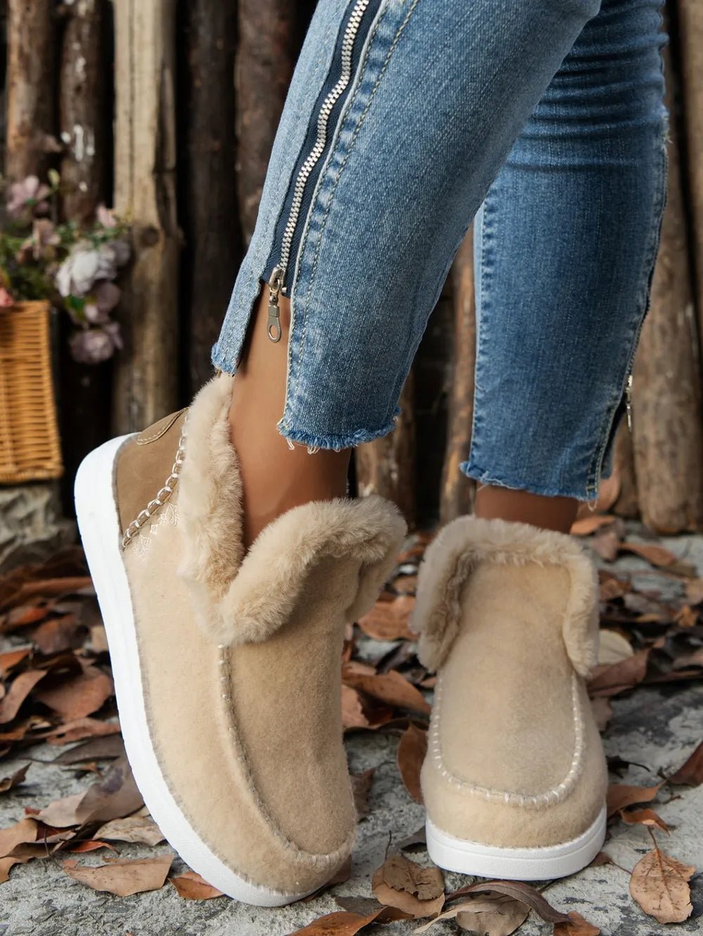 Furry Suede Round Toe Flat Sneakers - MAD RUFFI