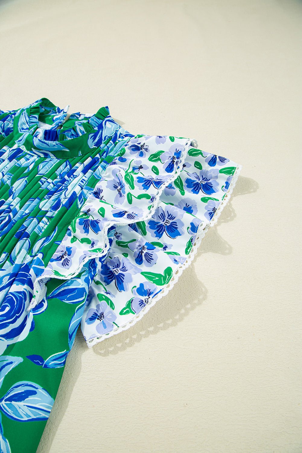 Green Floral Print Lace Trim Ruffle Sleeve Pleated Loose Blouse - MAD RUFFI