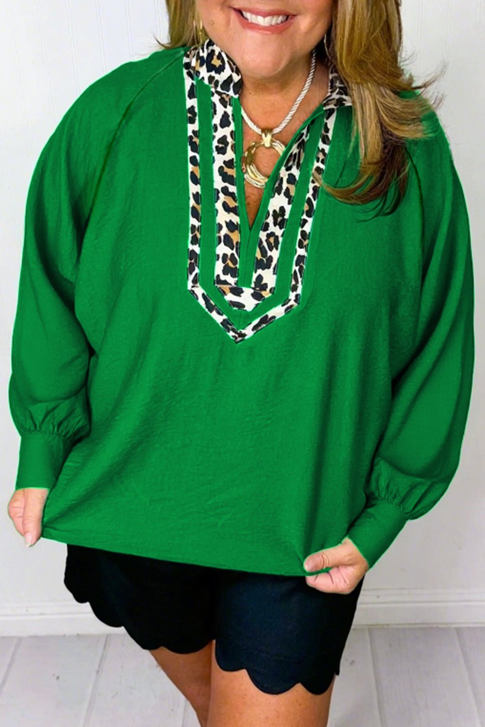 Green Plus Size Contrast Leopard Trim Split Neck Puff Sleeve Blouse - MAD RUFFI
